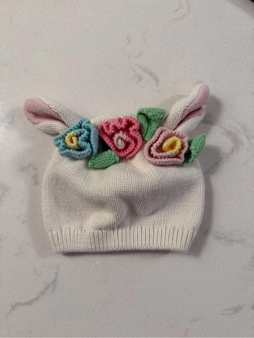 Baby Gap Knit bunny ears flowers hat size 0-3 months